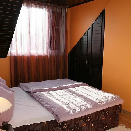 Edina Apartment